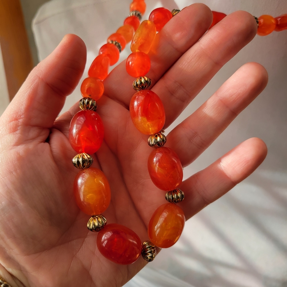 Vintage necklace orange beads gold tone autumn fall - Picture 3 of 8